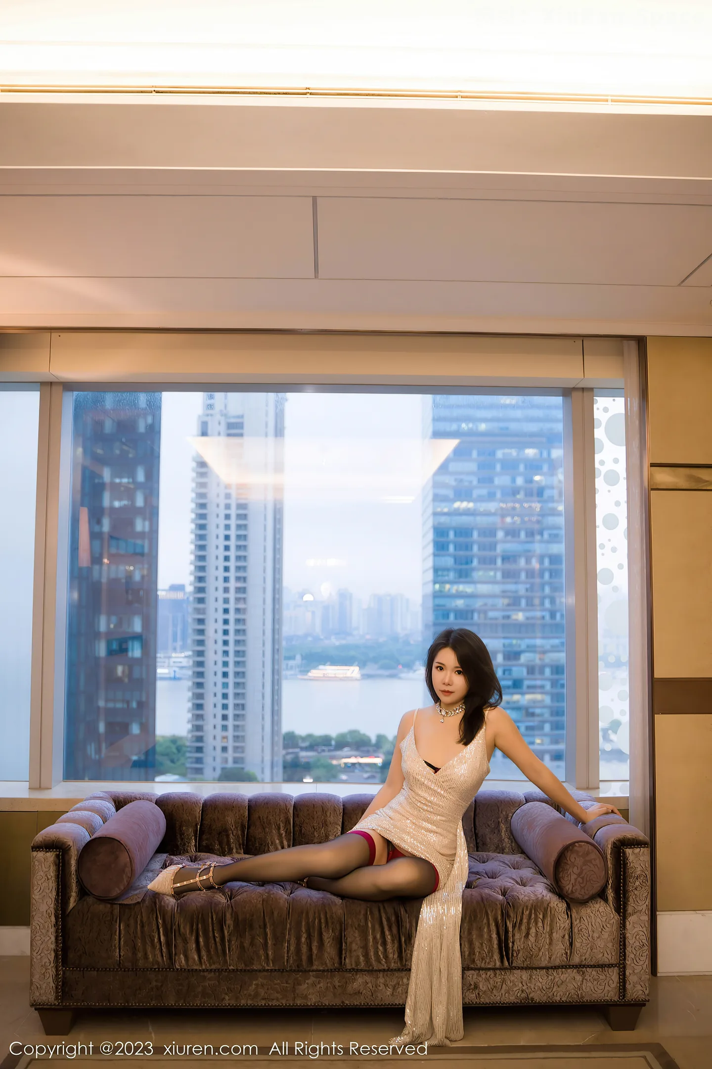 图片[5]-[XiuRen秀人网]VOL.7401 模特陆萱雅性感银白吊带短裙露黑色蕾丝情趣内衣完美诱惑写真63P-秀人网官方网站